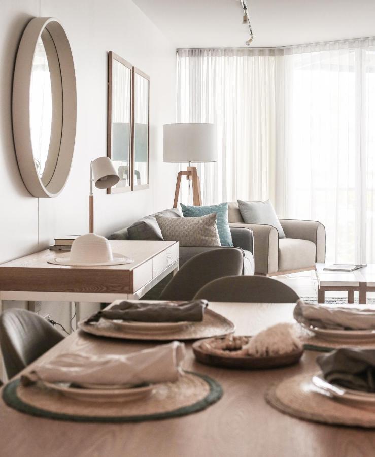 ルンバ ビーチ リゾート カラウンドラ エクステリア 写真 A living room at the Ritz-Carlton, Laguna Beach
