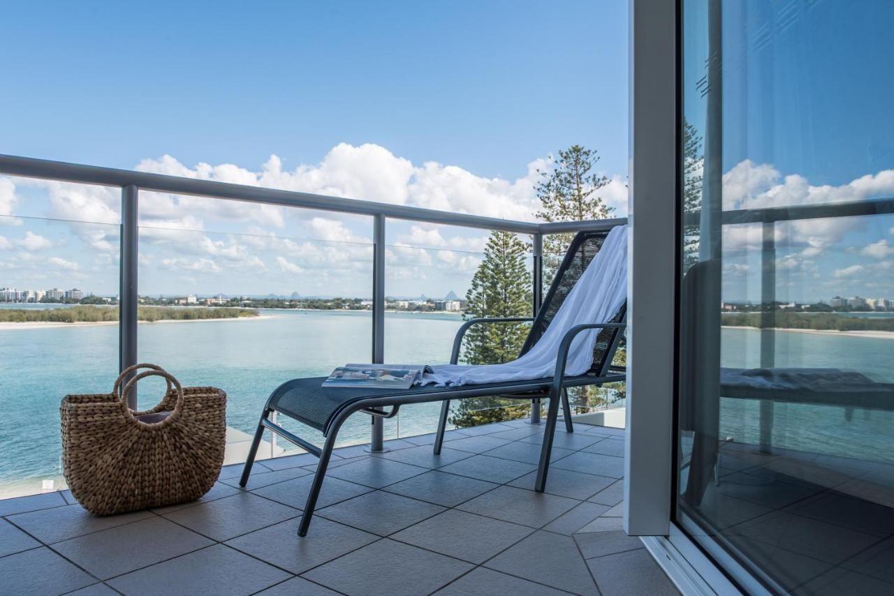 ルンバ ビーチ リゾート カラウンドラ エクステリア 写真 A balcony at the hotel