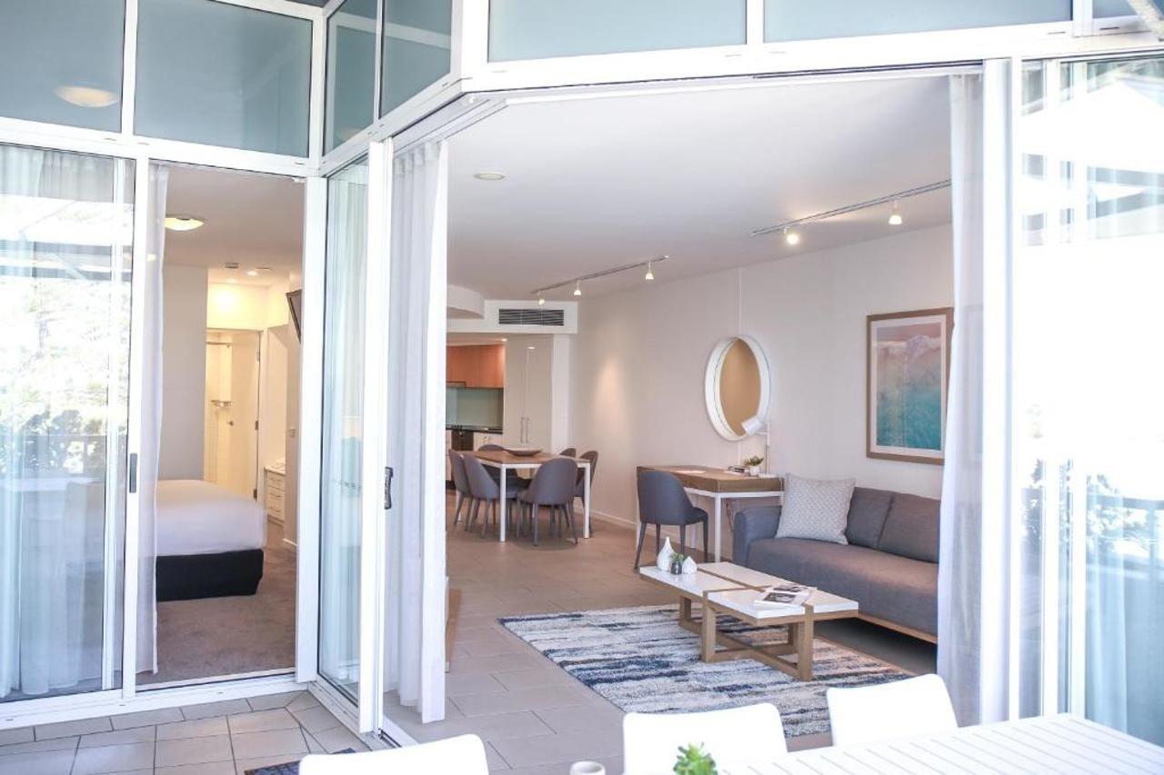 ルンバ ビーチ リゾート カラウンドラ エクステリア 写真 A typical apartment at the Mantra Crown Towers