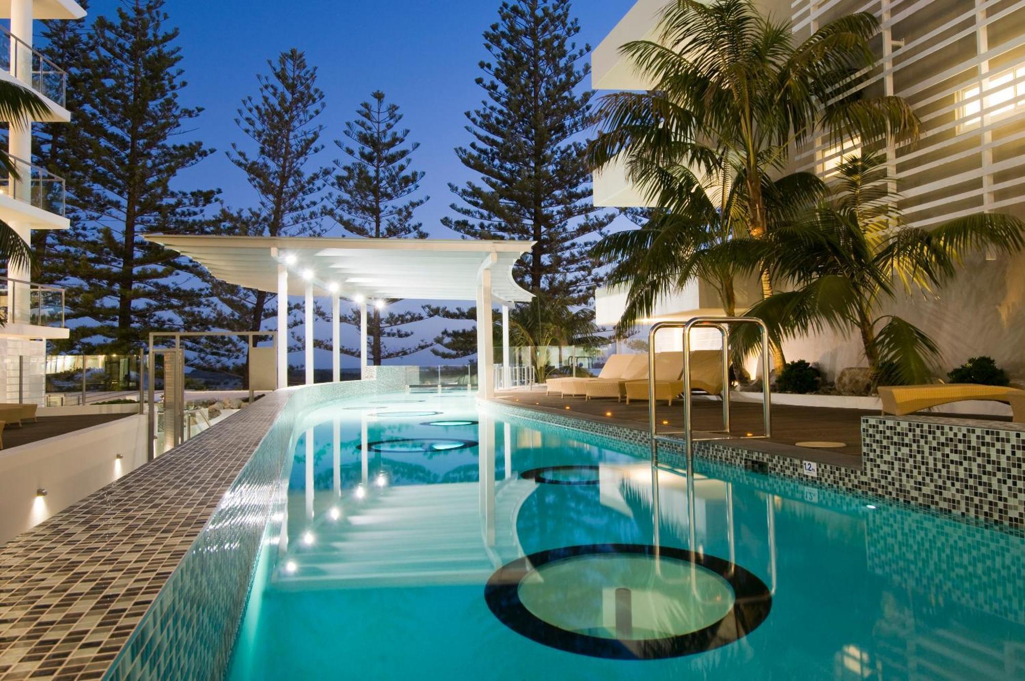 ルンバ ビーチ リゾート カラウンドラ エクステリア 写真 The pool at the W Hotel, Brisbane