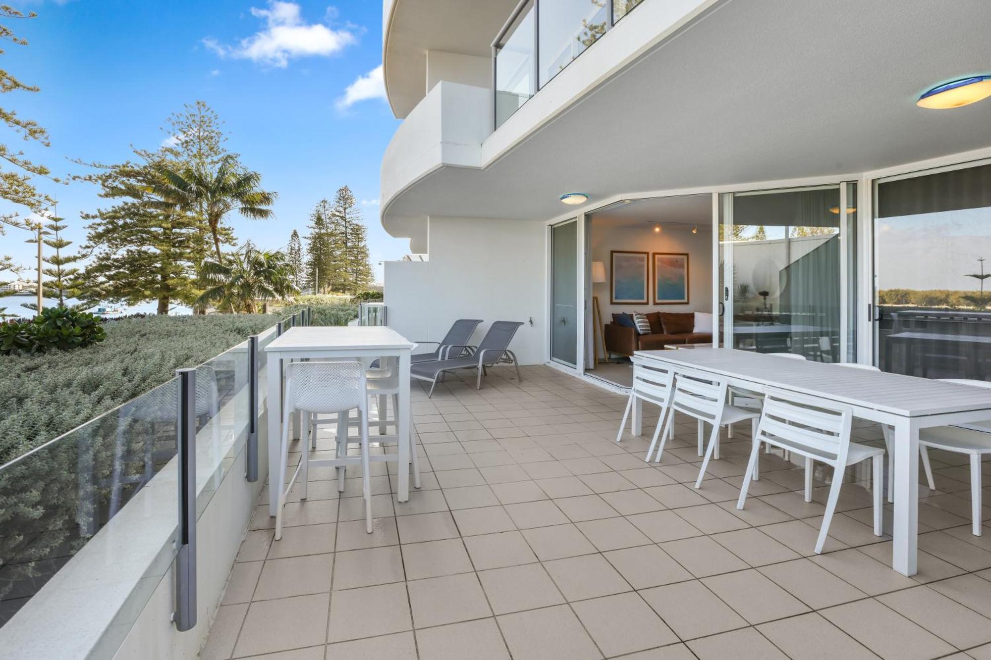 ルンバ ビーチ リゾート カラウンドラ エクステリア 写真 A balcony
